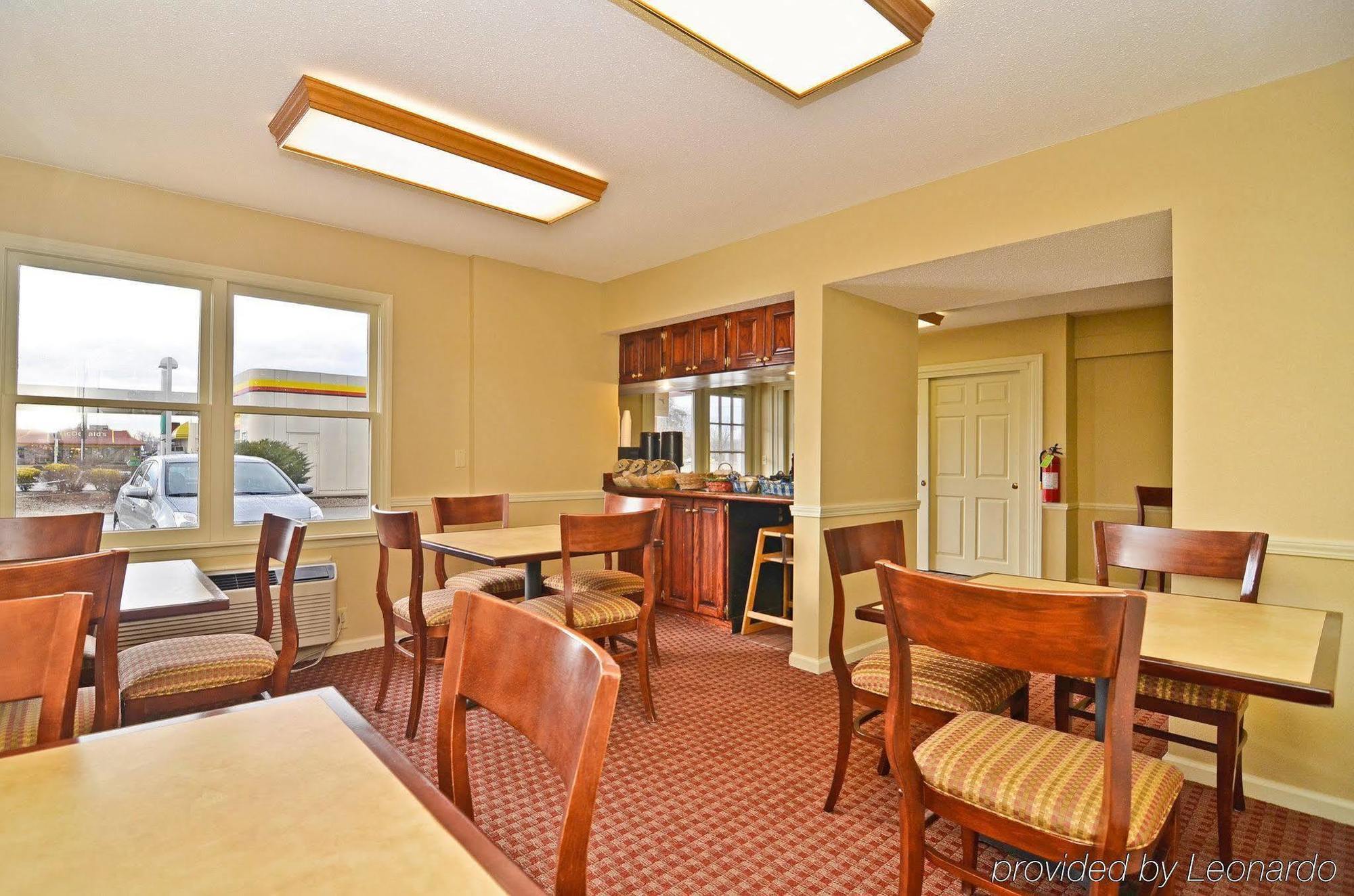 Americas Best Value Inn Чилликоти Ресторан фото