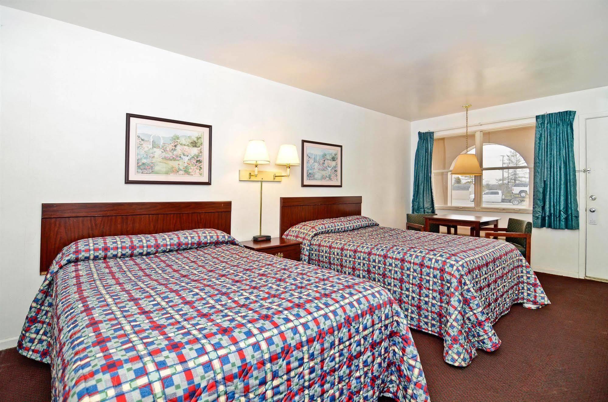 Americas Best Value Inn Чилликоти Экстерьер фото