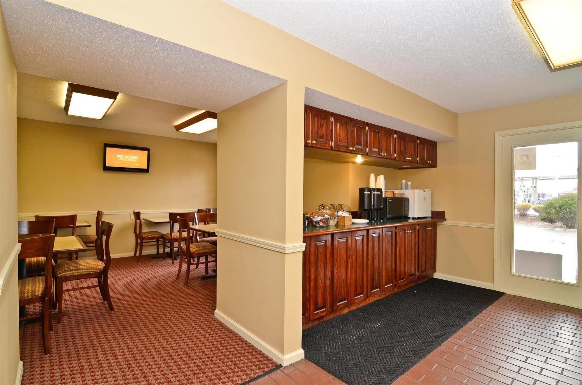 Americas Best Value Inn Чилликоти Ресторан фото
